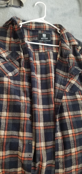 Button down flannels - Picture 4 of 7